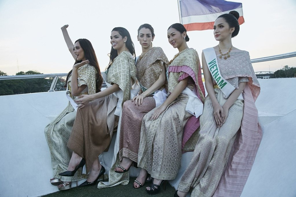 huong-giang-idol-va-hanh-trinh-ghi-dau-an-day-cam-hung-tren-dat-thai