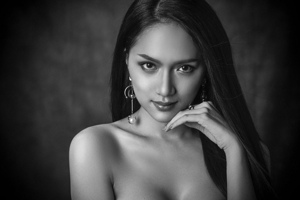 huong-giang-idol-va-hanh-trinh-ghi-dau-an-day-cam-hung-tren-dat-thai