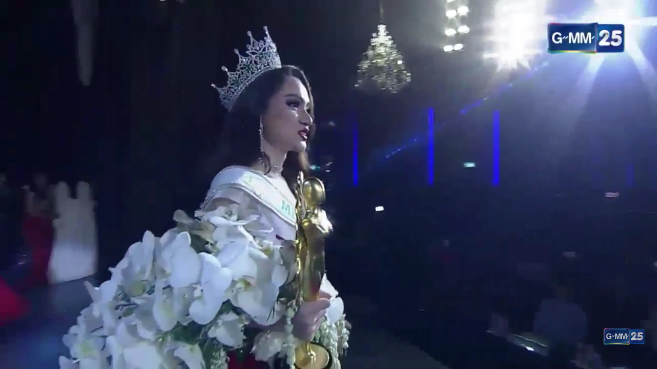 huong-giang-idol-va-hanh-trinh-ghi-dau-an-day-cam-hung-tren-dat-thai