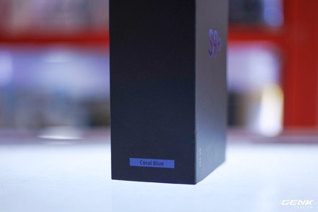 Cận cảnh Galaxy S9+ màu Xanh San Hô phiên bản nhà mạng KT Hàn Quốc