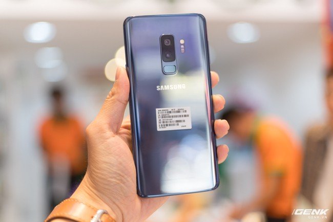 Cận cảnh Galaxy S9+ màu Xanh San Hô phiên bản nhà mạng KT Hàn Quốc