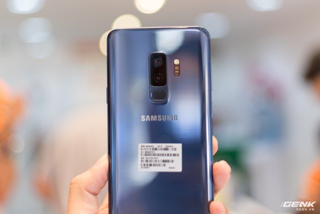 Cận cảnh Galaxy S9+ màu Xanh San Hô phiên bản nhà mạng KT Hàn Quốc