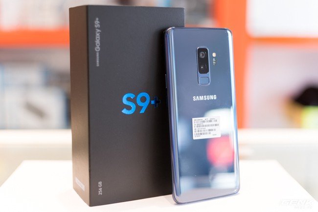Cận cảnh Galaxy S9+ màu Xanh San Hô phiên bản nhà mạng KT Hàn Quốc