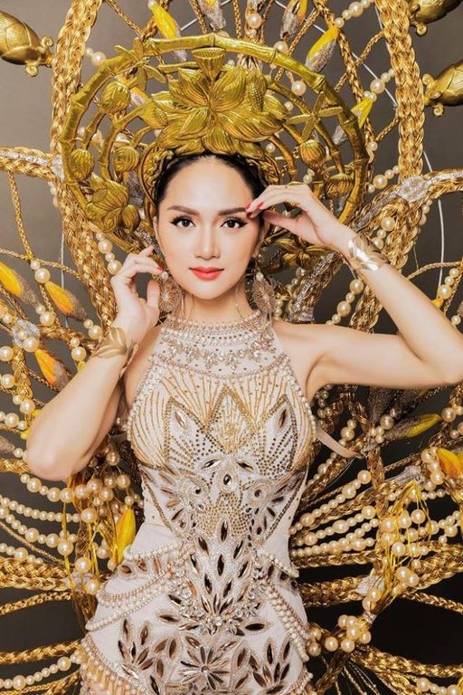 từ một chàng trai nữ tính đến đỉnh cao nhan sắc của một Hoa hậu chuyển giới quốc tế 2018