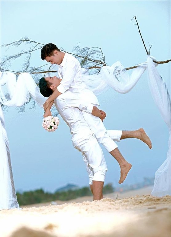 nhung-dam-cuoi-dong-tinh-gay-xon-xao-o-viet-nam