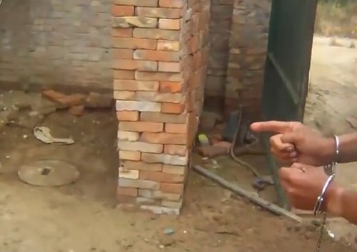 Thiếu phụ mặc váy ngủ bị cả gia đình hàng xóm lập mưu sát hại
