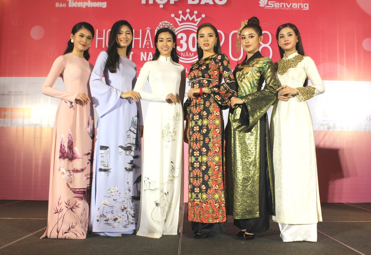 hot-top-3-hoa-hau-viet-nam-2014-va-2016-cung-xuat-hien-trong-mot-khung-hinh-ban-cham-ai-dinh-hon