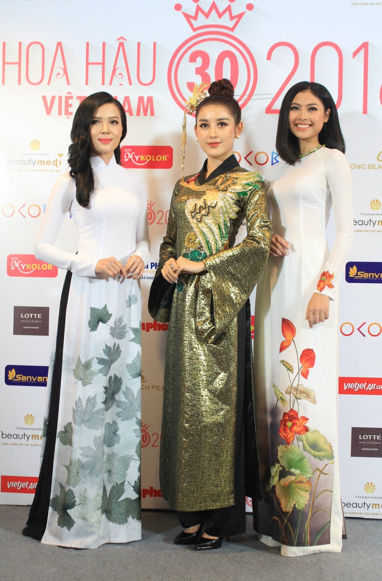 hot-top-3-hoa-hau-viet-nam-2014-va-2016-cung-xuat-hien-trong-mot-khung-hinh-ban-cham-ai-dinh-hon