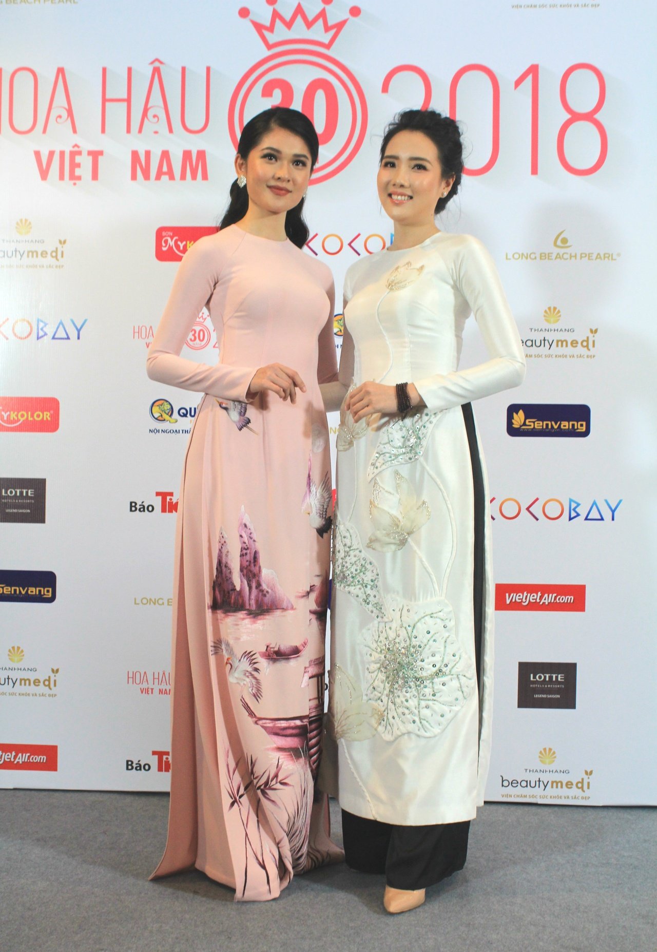 hot-top-3-hoa-hau-viet-nam-2014-va-2016-cung-xuat-hien-trong-mot-khung-hinh-ban-cham-ai-dinh-hon