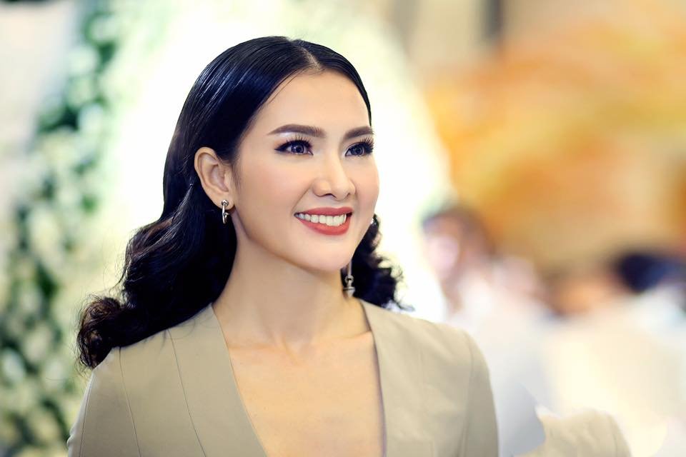 khoe-nhan-sac-bi-thoi-gian-bo-quen-sieu-mau-anh-thu-dep-khong-doi-thu-du-da-36-tuoi