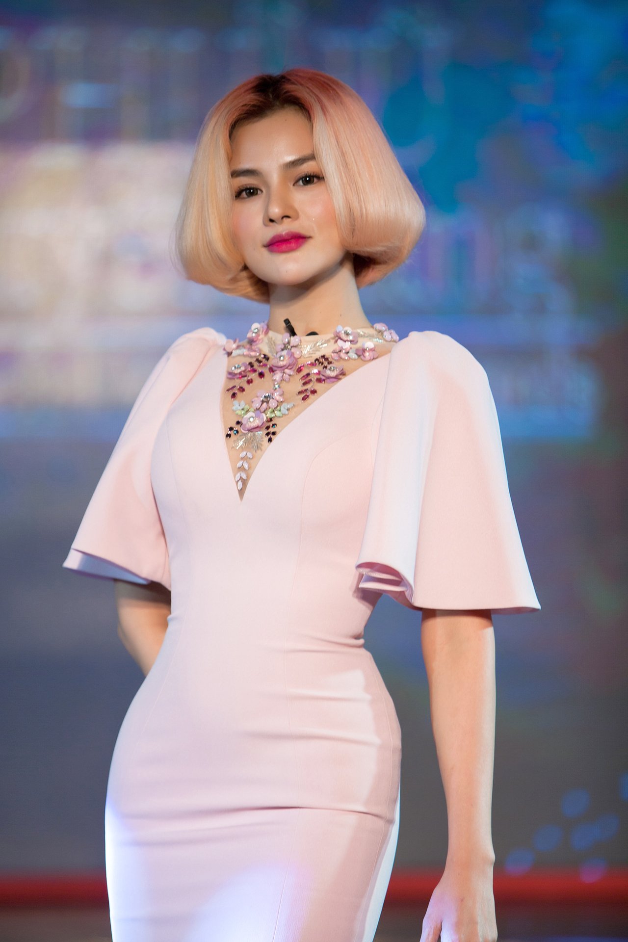 vu-thu-phuong-bat-khoc-nho-lai-giai-doan-me-bi-liet-he-lo-li-do-giai-nghe-va-viec-doi-tinh-lay-vai-dien