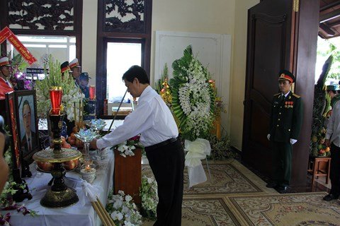 Nguyên Thủ tướng Nguyễn Tấn Dũng tiễn biệt cố Thủ tướng Phan Văn Khải