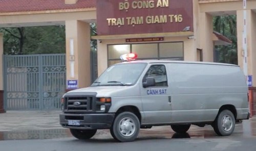 dinh-la-thang-duoc-dan-giai-tu-trai-tam-giam-den-toa