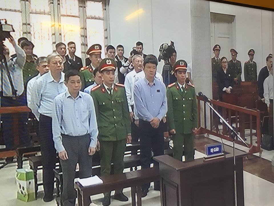dinh-la-thang-duoc-dan-giai-tu-trai-tam-giam-den-toa
