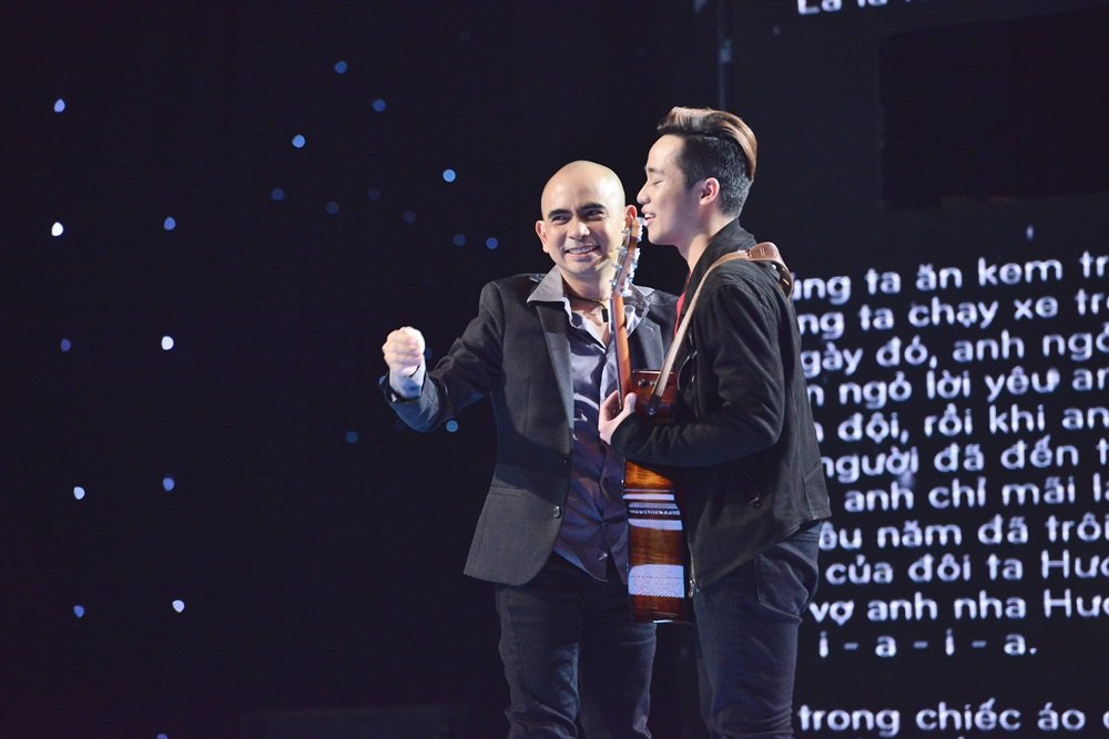 nguyen-dinh-khuong-la-ai-va-dieu-gi-khien-ca-khuc-huong-a-gay-sot-sing-my-song