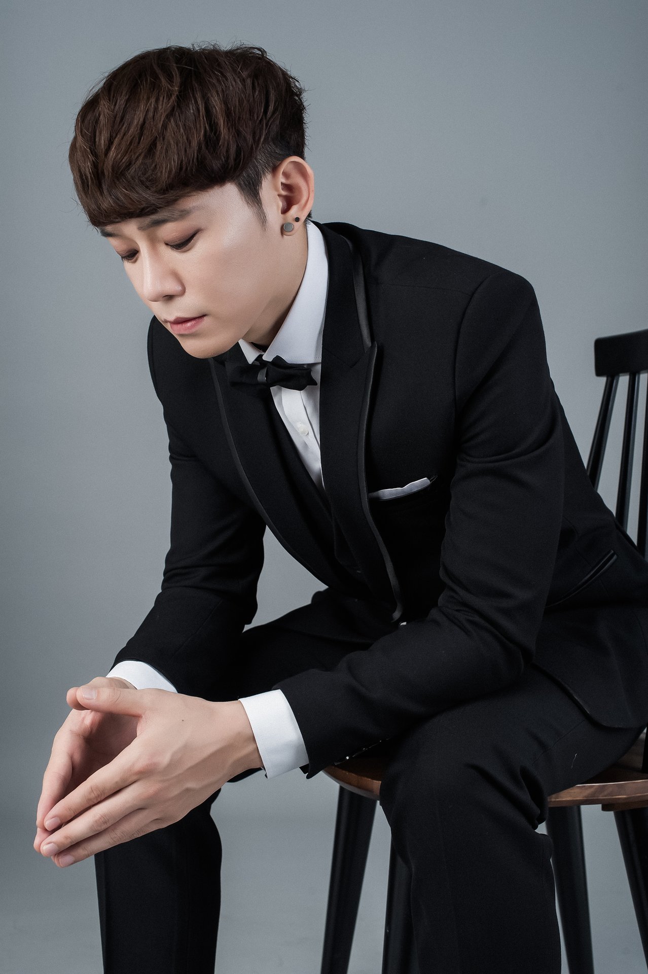 ca-si-han-quoc-jis-song-jooyoung-he-lo-li-do-bat-ngo-khi-chon-doi-hlv-le-minh-son