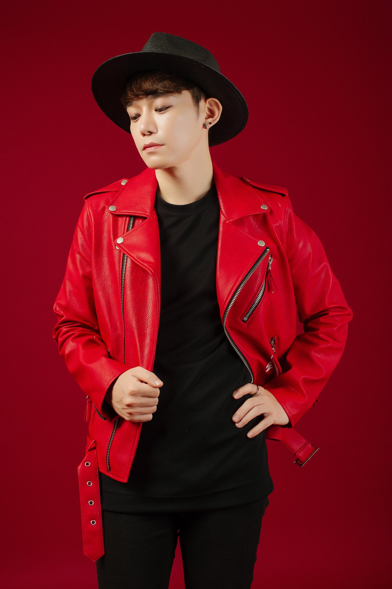 ca-si-han-quoc-jis-song-jooyoung-he-lo-li-do-bat-ngo-khi-chon-doi-hlv-le-minh-son