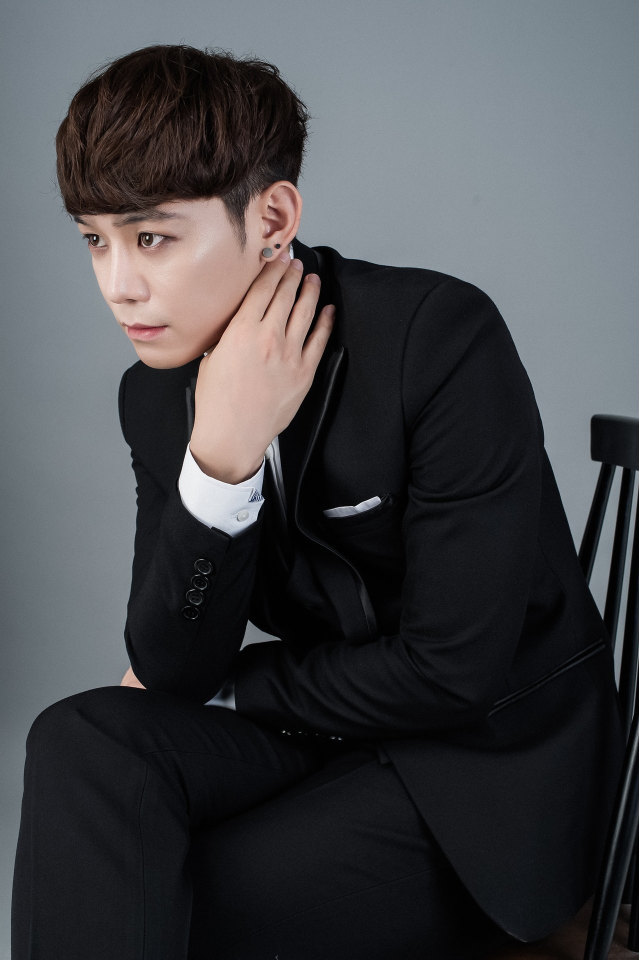 ca-si-han-quoc-jis-song-jooyoung-he-lo-li-do-bat-ngo-khi-chon-doi-hlv-le-minh-son
