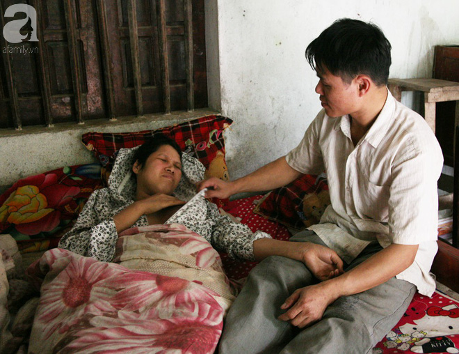 Gần 200 triệu đồng đến với gia đình cháu bé hơn 1 tuổi có mẹ bị ung thư vú, cha và 2 chị gái mù lòa tại Phú Thọ