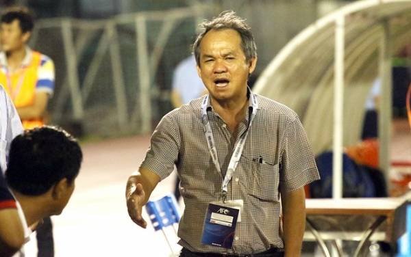 bau-duc-la-ai-va-dieu-gi-khien-bau-duc-tuyen-bo-nghi-bong-da