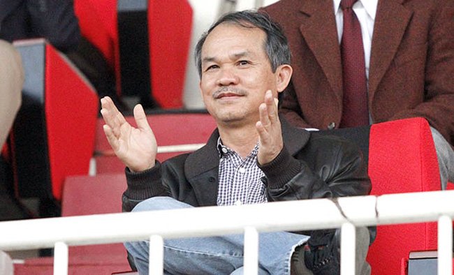 bau-duc-la-ai-va-dieu-gi-khien-bau-duc-tuyen-bo-nghi-bong-da
