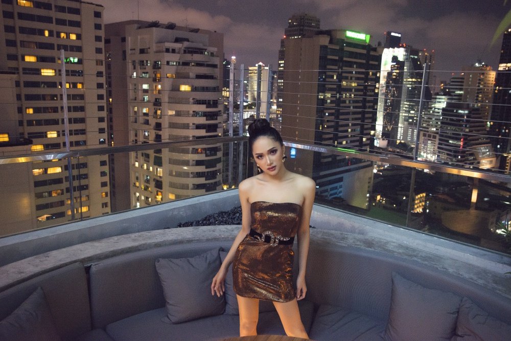 hoa-hau-huong-giang-quay-quang-cao-tai-thai-lan-nguoi-ham-mo-thot-len-xuat-sac