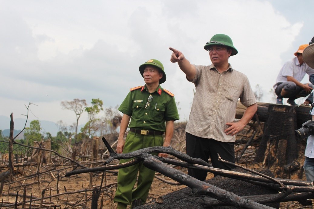 ki-luat-4-can-bo-kiem-lam-vi-de-rung-phong-ho-bi-tan-pha