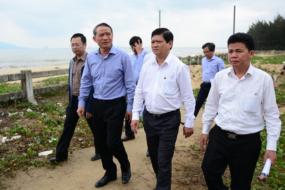 bi-thu-thanh-uy-vi-hanh-khu-vuc-dan-buc-xuc-to-doanh-nghiep-bit-loi-xuong-bien