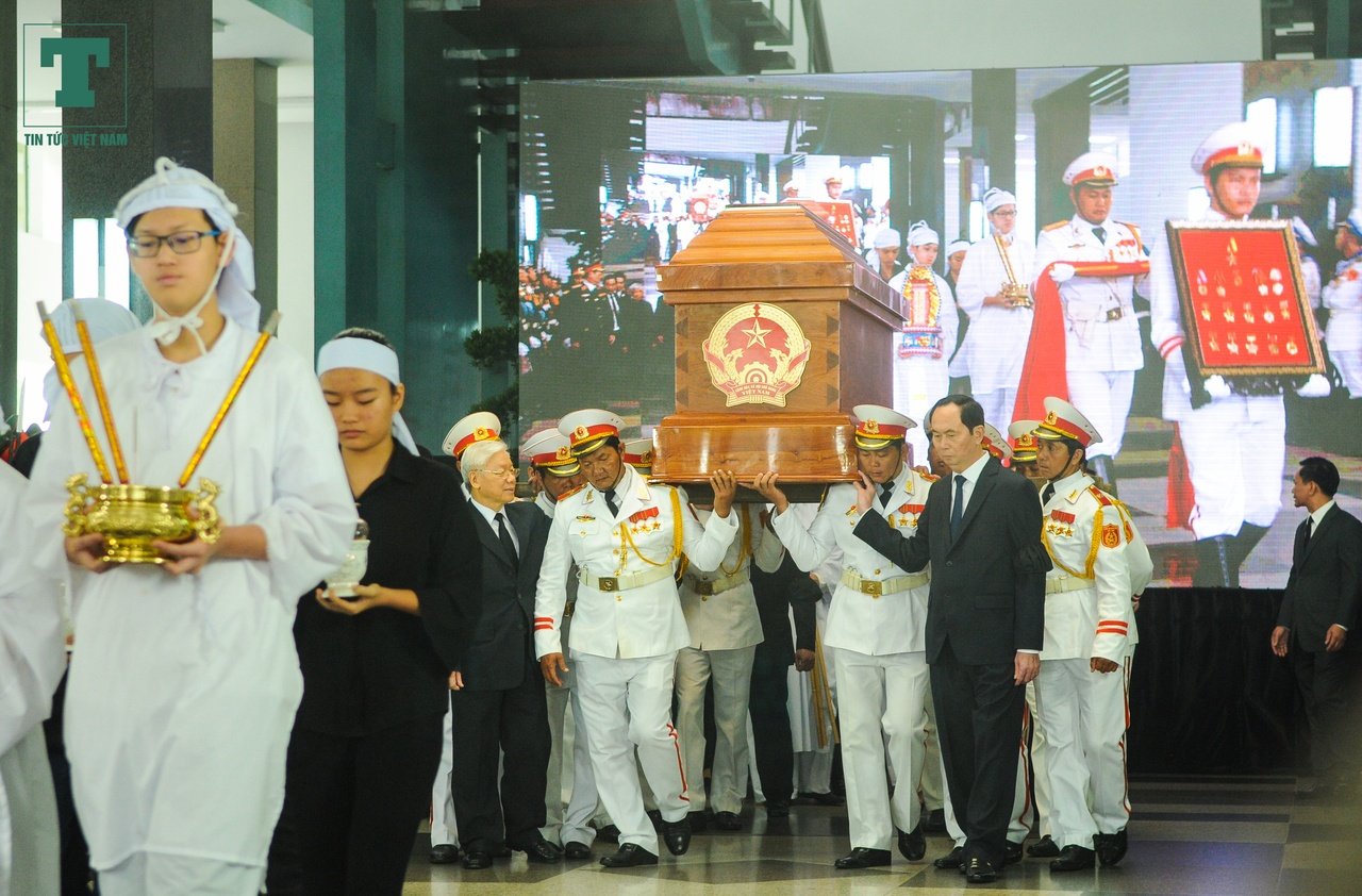 nhung-hinh-anh-an-tuong-trong-le-quoc-tang-cuu-thu-tuong-phan-van-khai
