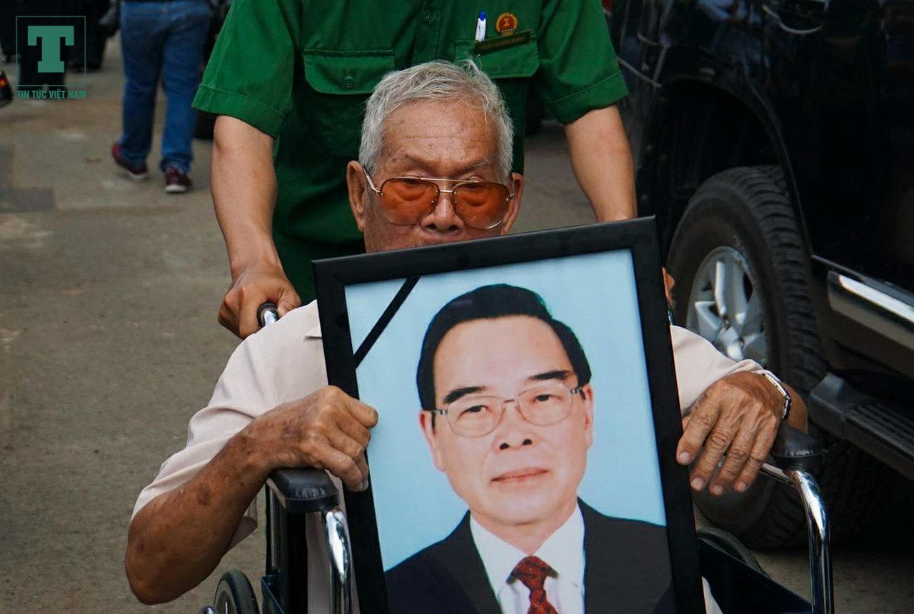 nhung-hinh-anh-an-tuong-trong-le-quoc-tang-cuu-thu-tuong-phan-van-khai