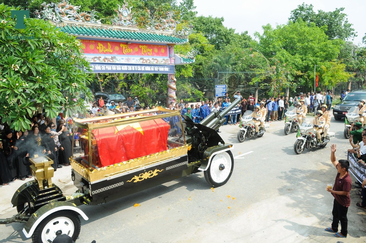 nhung-hinh-anh-an-tuong-trong-le-quoc-tang-cuu-thu-tuong-phan-van-khai