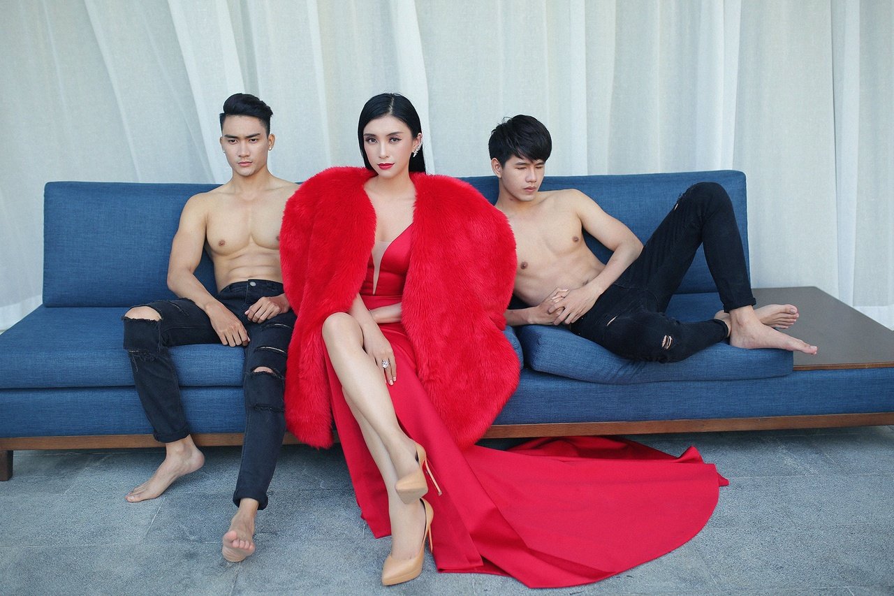tieu-chau-nhu-quynh-he-lo-moi-tinh-tay-ba-giua-tam-bao-gay-soc-voi-hinh-anh-tao-bao