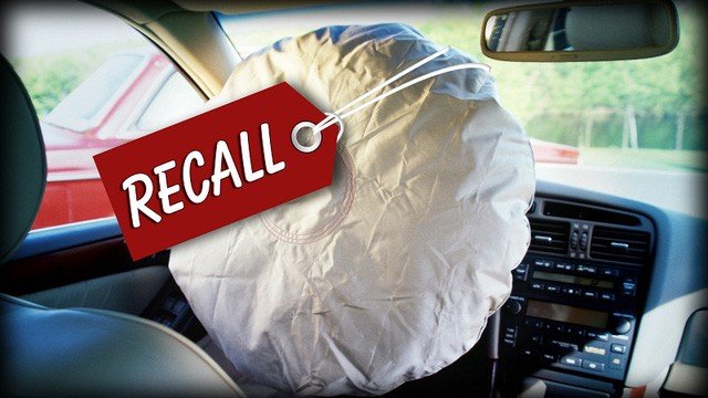 Toyota Việt Nam triệu hồi gần 17.000 chiếc Corolla Altis vì lỗi túi khí
