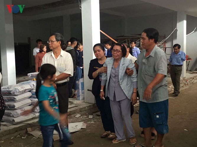 xót xa nhận thi thể người thân trong vụ cháy chung cư carina hình 4 Xót xa nhận thi thể người thân trong vụ cháy chung cư Carina