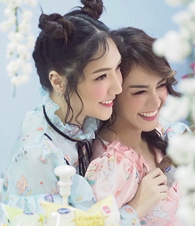 Cặp đồng tính nữ Thái Lan chưa bao giờ hết hot vì đã đẹp là phải đẹp cả đôi