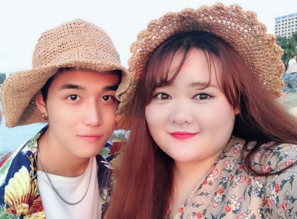 Mở to mắt ra mà xem cặp đôi nàng béo chàng soái ca, ai nhìn cũng phải ngưỡng mộ