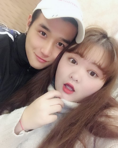 Mở to mắt ra mà xem cặp đôi nàng béo chàng soái ca, ai nhìn cũng phải ngưỡng mộ