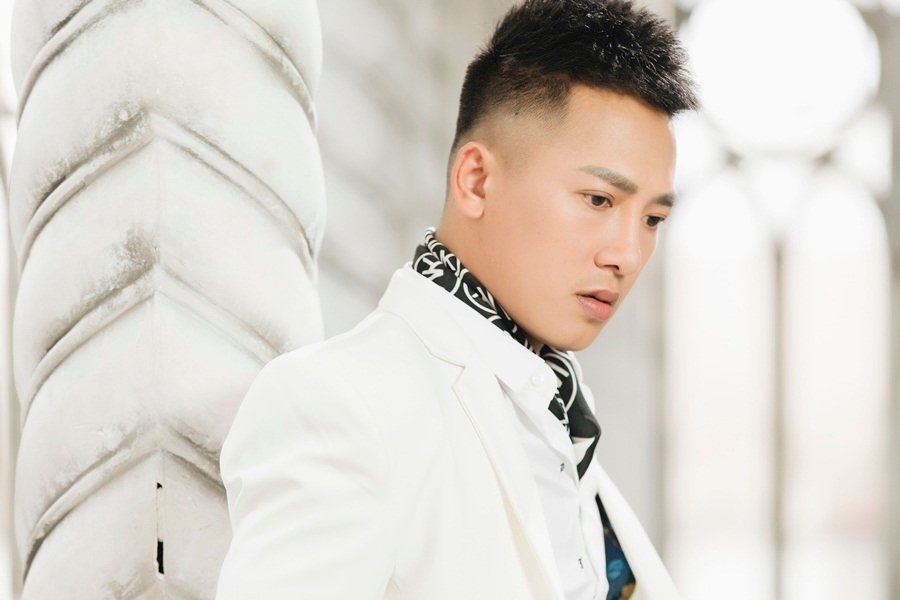 ong-hoang-livestream-chau-khai-phong-up-mo-viec-ra-mv-tang-fans-he-lo-tham-gia-sao-nhap-ngu
