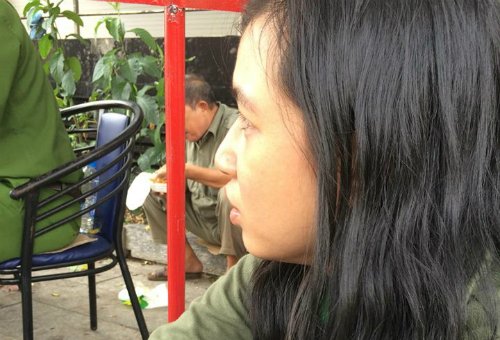 Các gia đình giúp nhau trong phút hoạn nạn đêm cháy chung cư