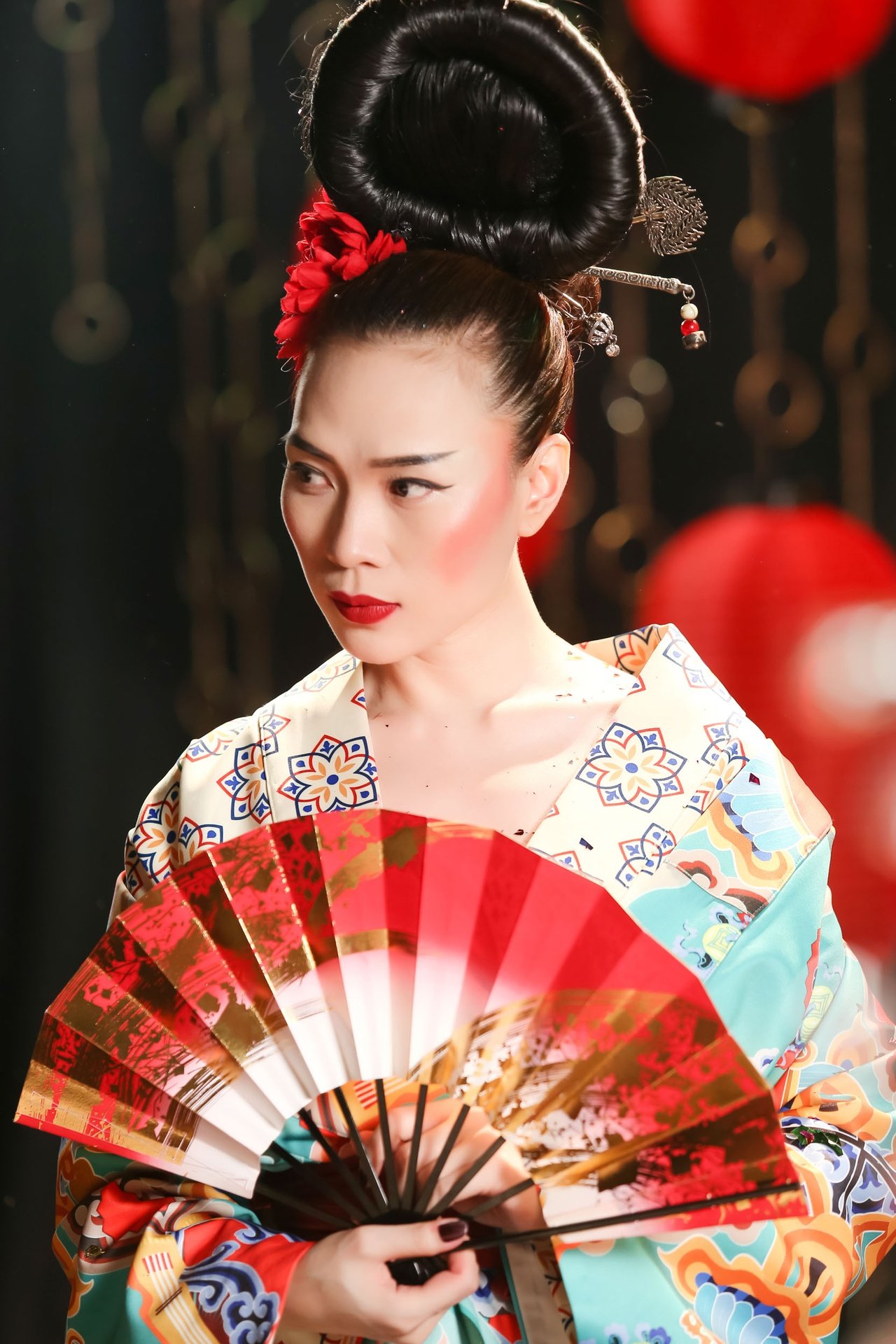 lo-guong-mat-moc-khong-son-phan-my-tam-van-khien-fans-soc-vi-qua-dep