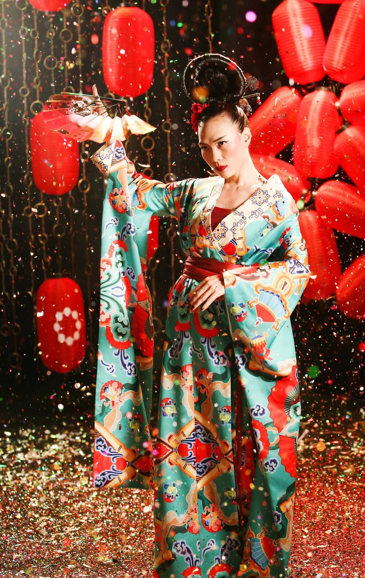 lo-guong-mat-moc-khong-son-phan-my-tam-van-khien-fans-soc-vi-qua-dep