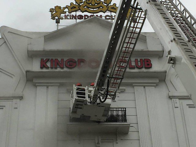 Cháy lớn tại Karaoke Kingdom, giải cứu 3 người mắc kẹt