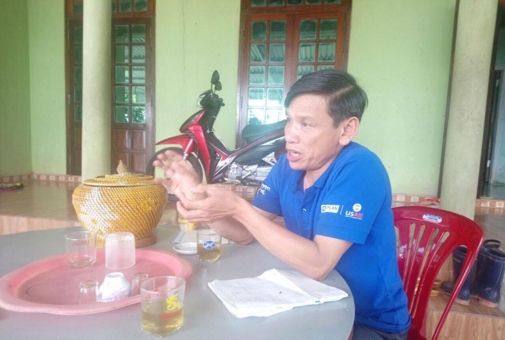 tinh-cho-xa-10-con-bo-ve-nha-can-bo-8-con-va-5-con-trong-do-bi-mang-vao-lo-mo