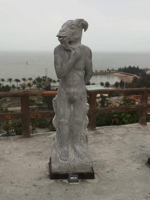 ong-chu-khu-du-lich-hon-dau-tuong-khoa-than-o-le-hoi-bao-tang-sao-nguoi-ta-khong-phan-doi