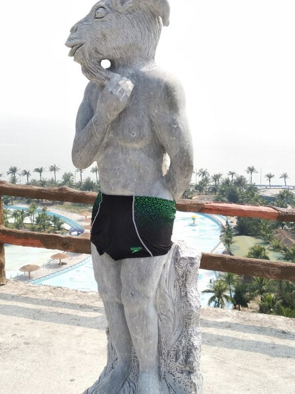 tuong-12-con-giap-hoa-than-duoc-mac-quan-bikini
