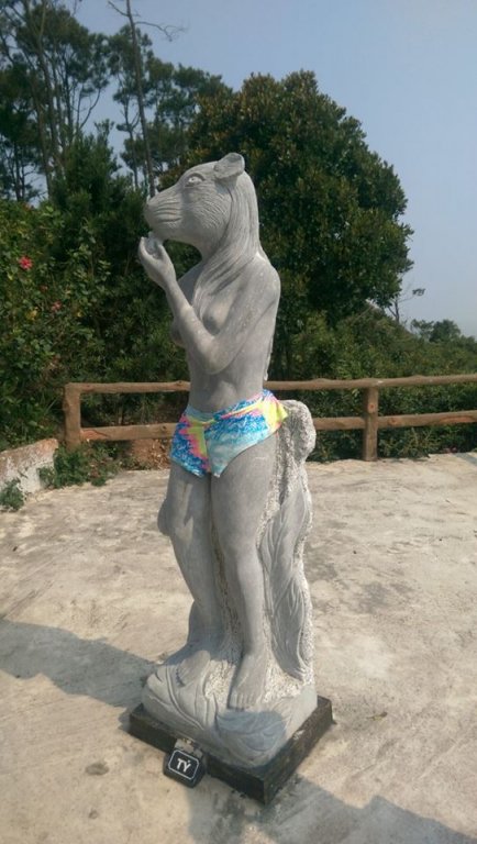 tuong-12-con-giap-hoa-than-duoc-mac-quan-bikini