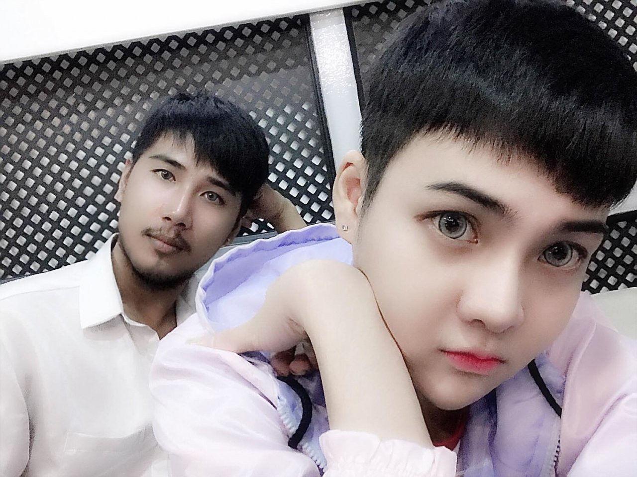 cap-doi-dong-tinh-kiem-gan-100-trieuthang-so-huu-gan-250000-nguoi-theo-doi-khien-dan-tinh-nguong-mo