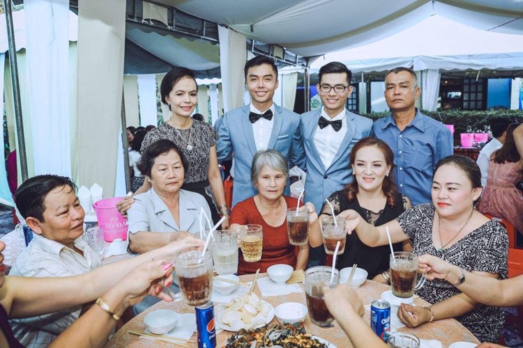 nhung-dam-cuoi-dep-nhu-mo-cua-cac-cap-doi-dong-tinh-gay-sot-thoi-gian-gan-day