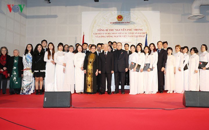 hình ảnh tổng bí thư gặp gỡ cộng đồng người việt tại pháp hình 9 Hình ảnh Tổng Bí thư gặp gỡ cộng đồng người Việt tại Pháp