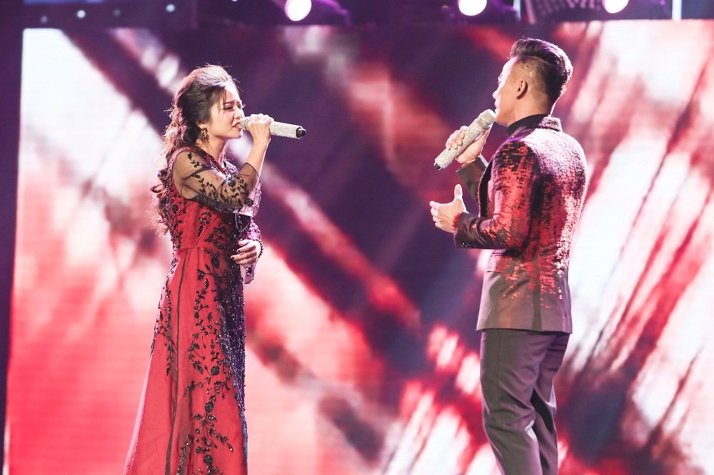 yuuki-anh-bui-cung-dong-doi-dien-ao-dai-den-giao-thong-chinh-phuc-ca-khuc-kho-nhat-vong-thach-dau